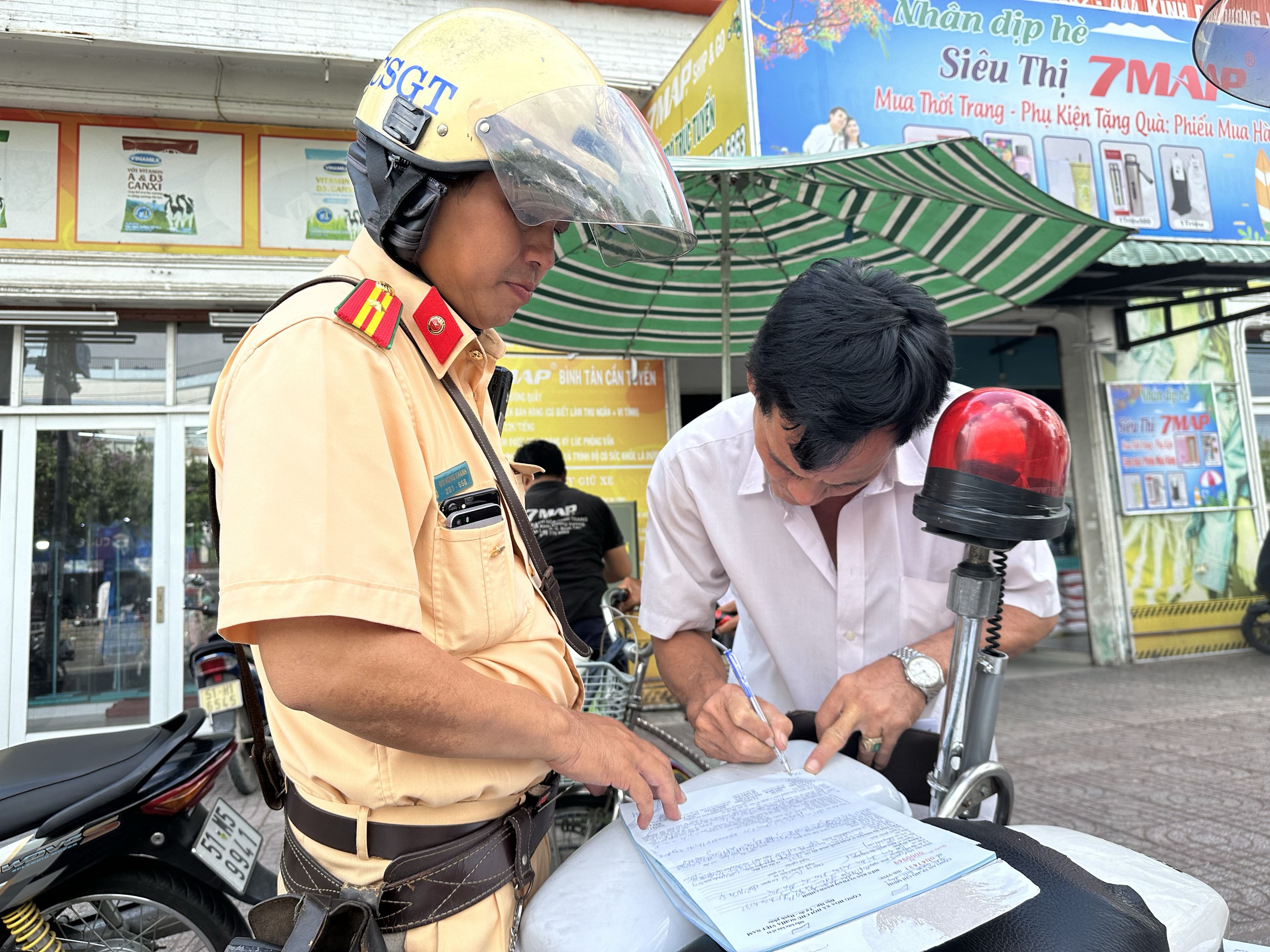 TP. HCM: Phạt nghiêm xe khách dừng, đỗ sai quy định trước Bến xe Miền Tây- Ảnh 9.