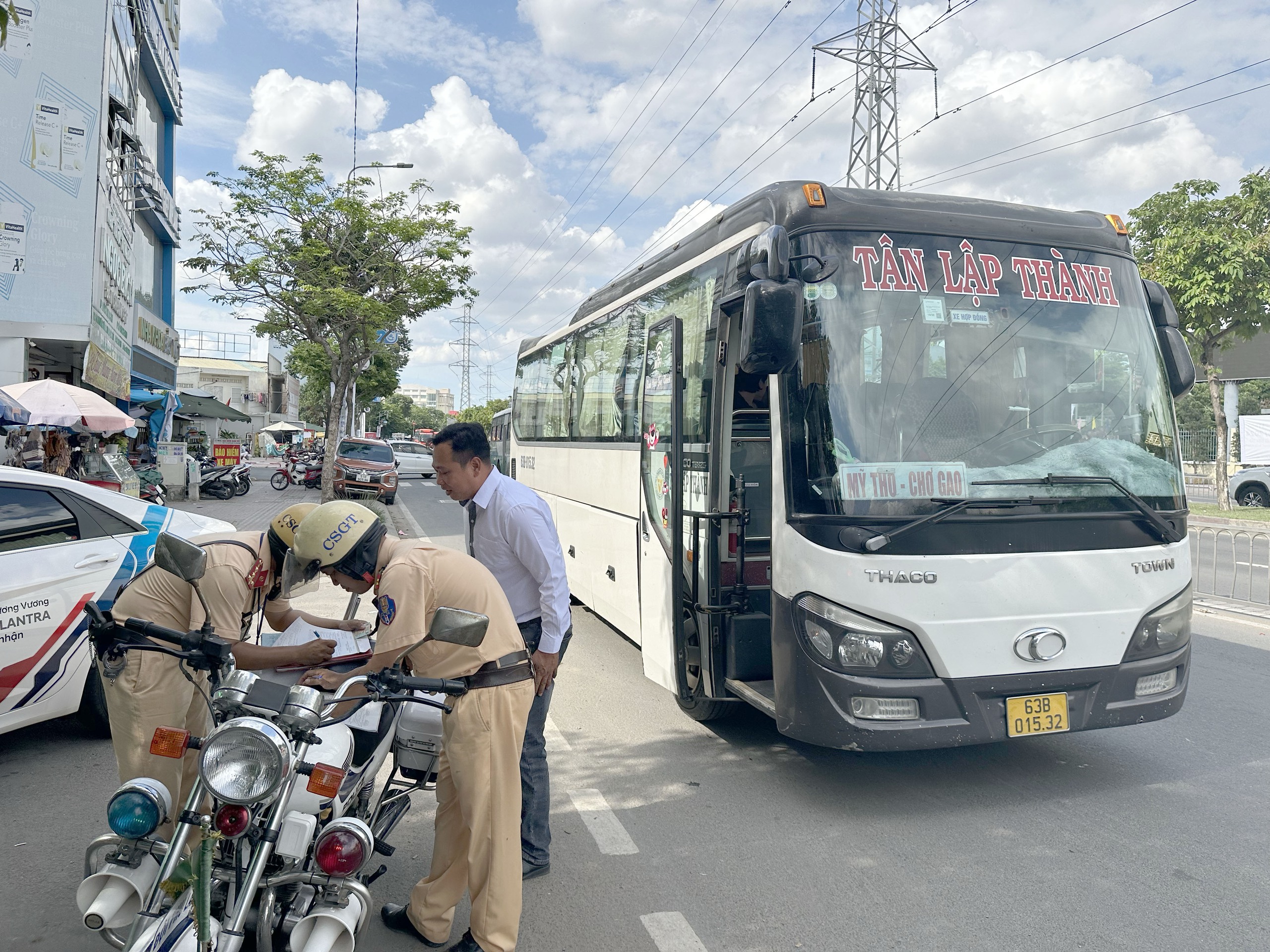 TP. HCM: Phạt nghiêm xe khách dừng, đỗ sai quy định trước Bến xe Miền Tây- Ảnh 10.