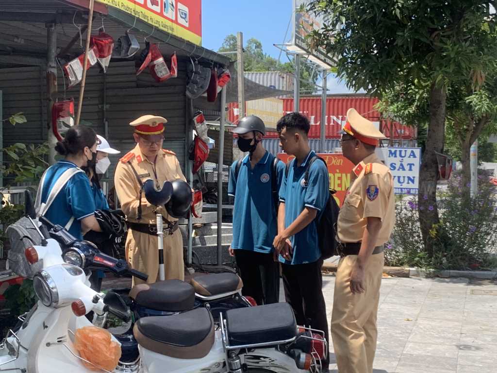 Quảng Ninh: Đa dạng hóa các hình thức tuyên truyền ATGT- Ảnh 1.