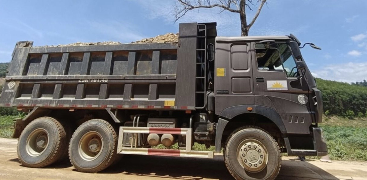 CSGT Đắk Lắk xử lý loạt trường hợp vi phạm chở hàng quá tải, quá khổ, cơi nới thành thùng- Ảnh 2.