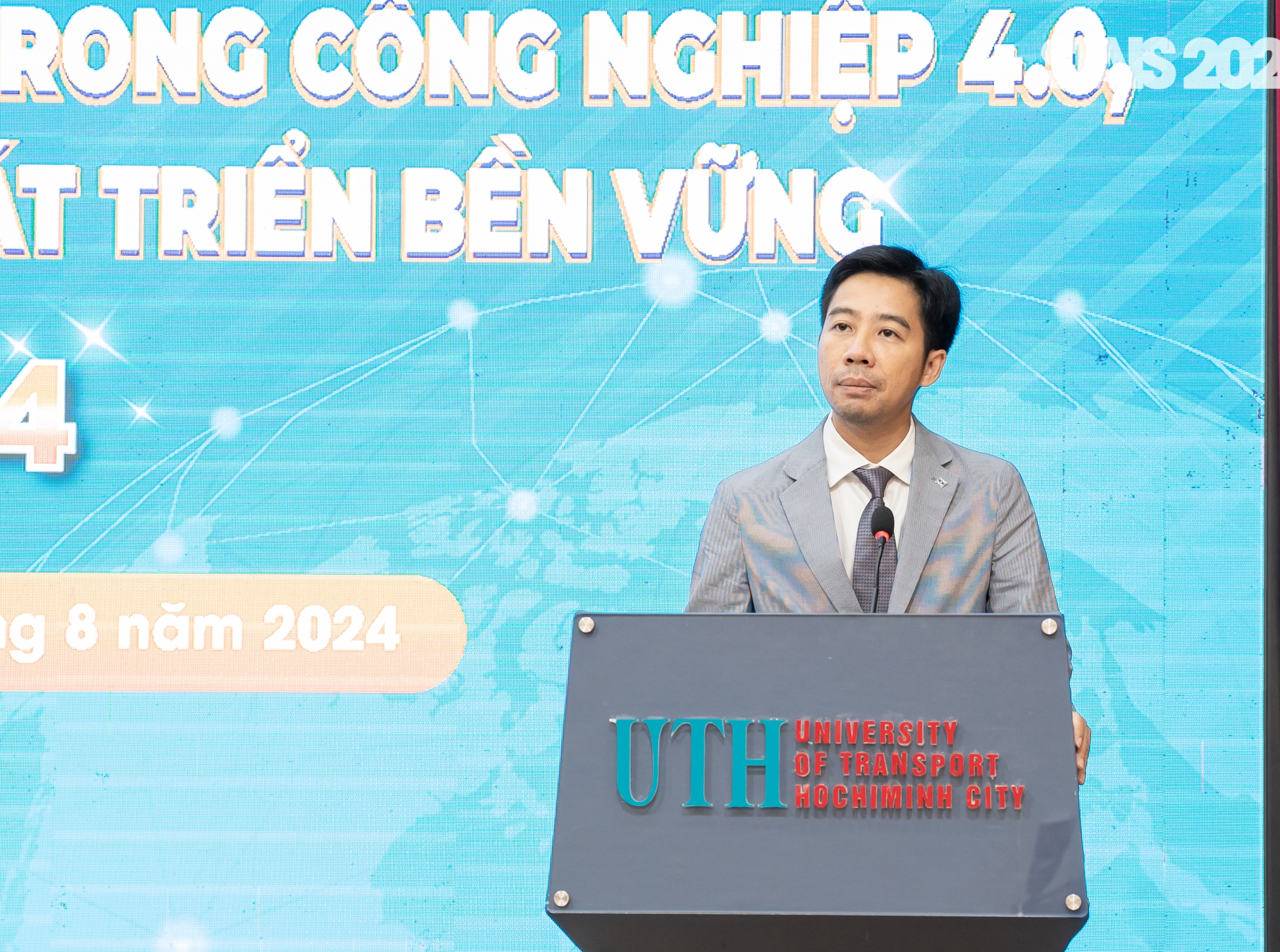 Trường Đại học GTVT tổ chức hội thảo ứng dụng công nghệ thông minh 4.0 trong phát triển bền vững - Ảnh 2.