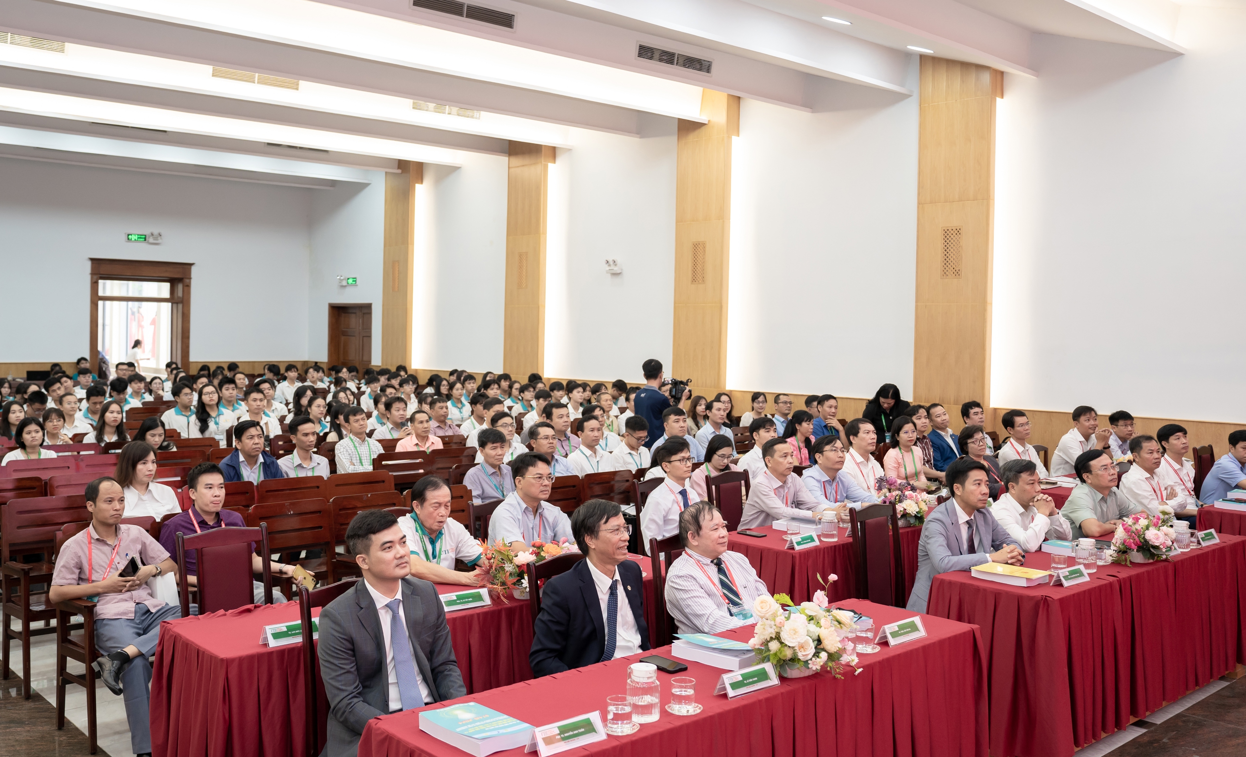 Trường Đại học GTVT tổ chức hội thảo ứng dụng công nghệ thông minh 4.0 trong phát triển bền vững - Ảnh 1.