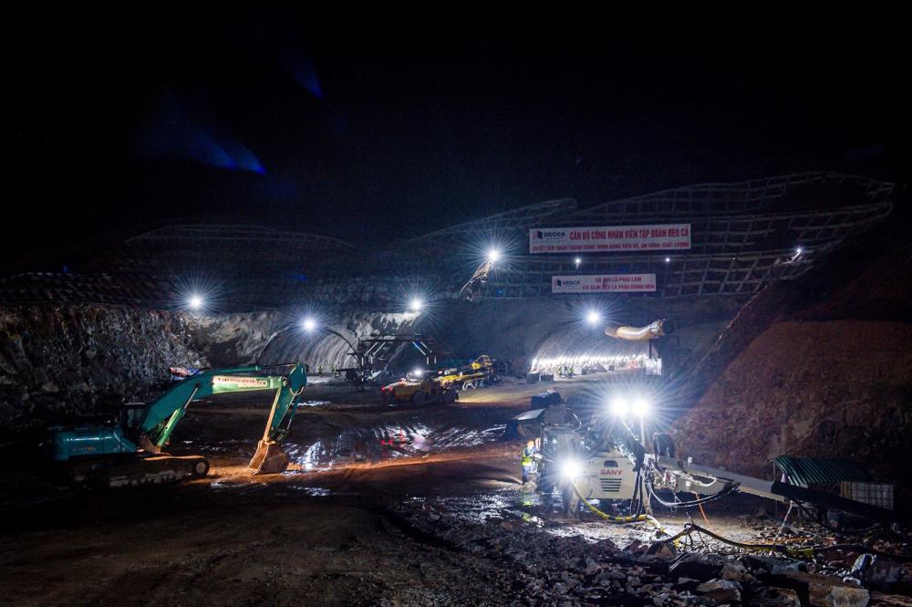 Thợ đào hầm cao tốc: Công không thiếu một đồng, lương không chậm một ngày - Ảnh 6.