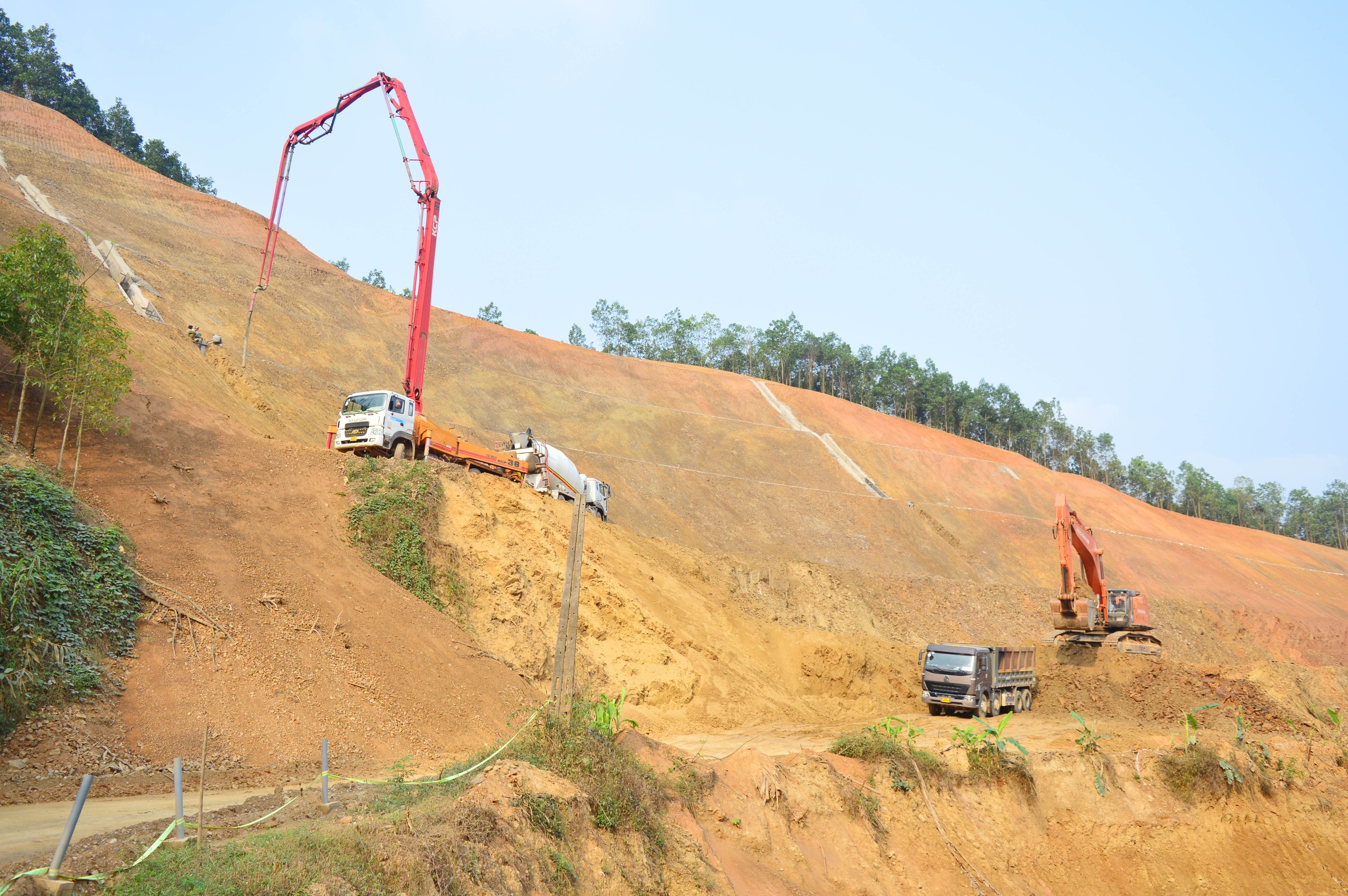 Khẩn trương bàn giao dứt điểm mặt bằng đường Hồ Chí Minh qua Tuyên Quang - Ảnh 1.