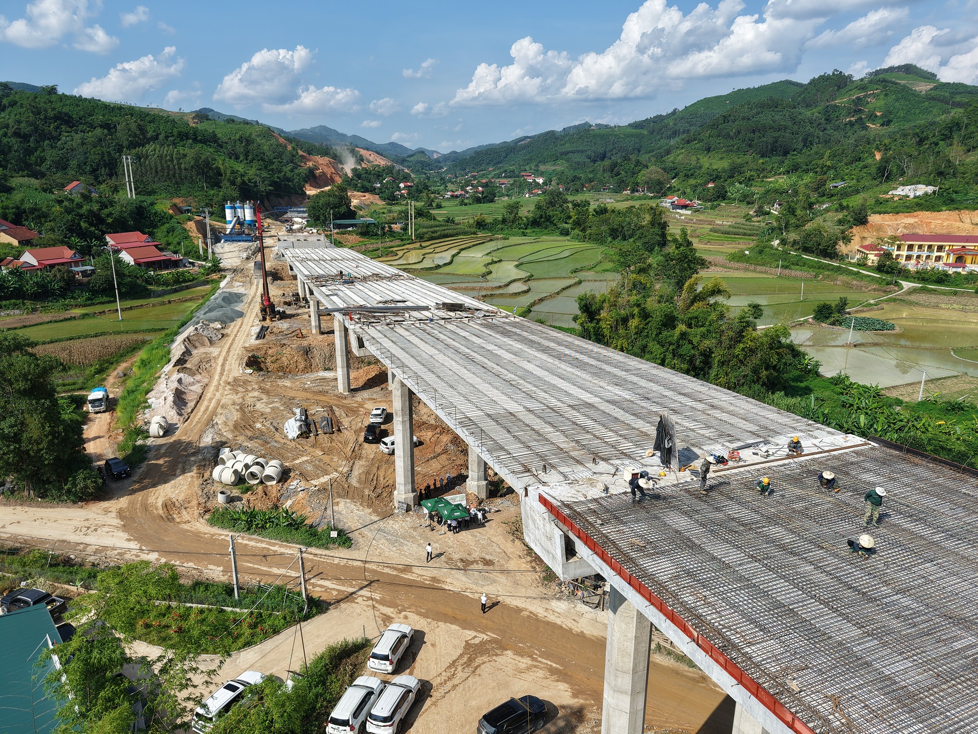 Đếm ngược 40 ngày thông tuyến 2 dự án cao tốc trọng điểm tại Lạng Sơn và Cao Bằng - Ảnh 2.