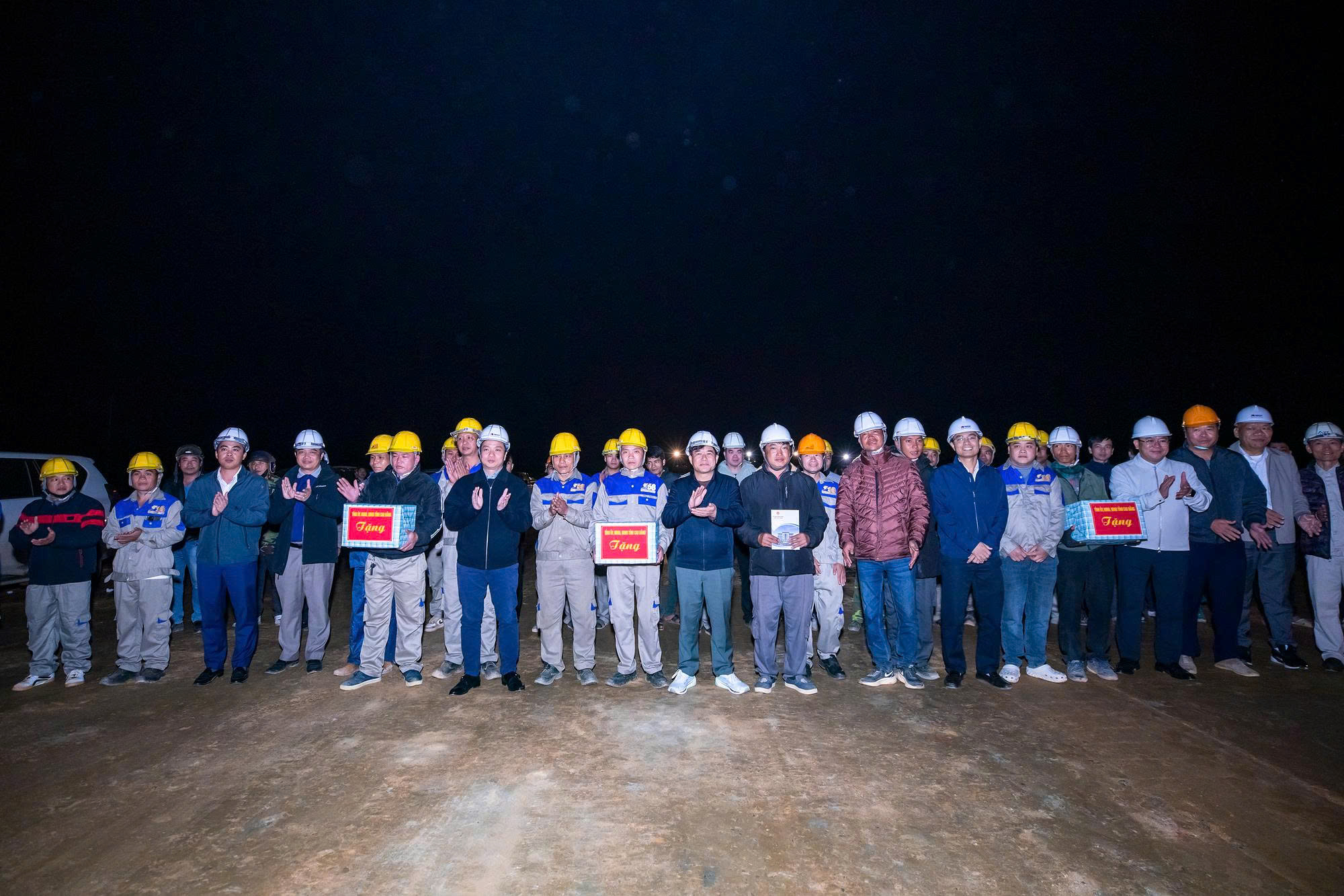 Tăng tốc thi công, đếm ngược ngày thông tuyến cao tốc Đồng Đăng - Trà Lĩnh - Ảnh 2.