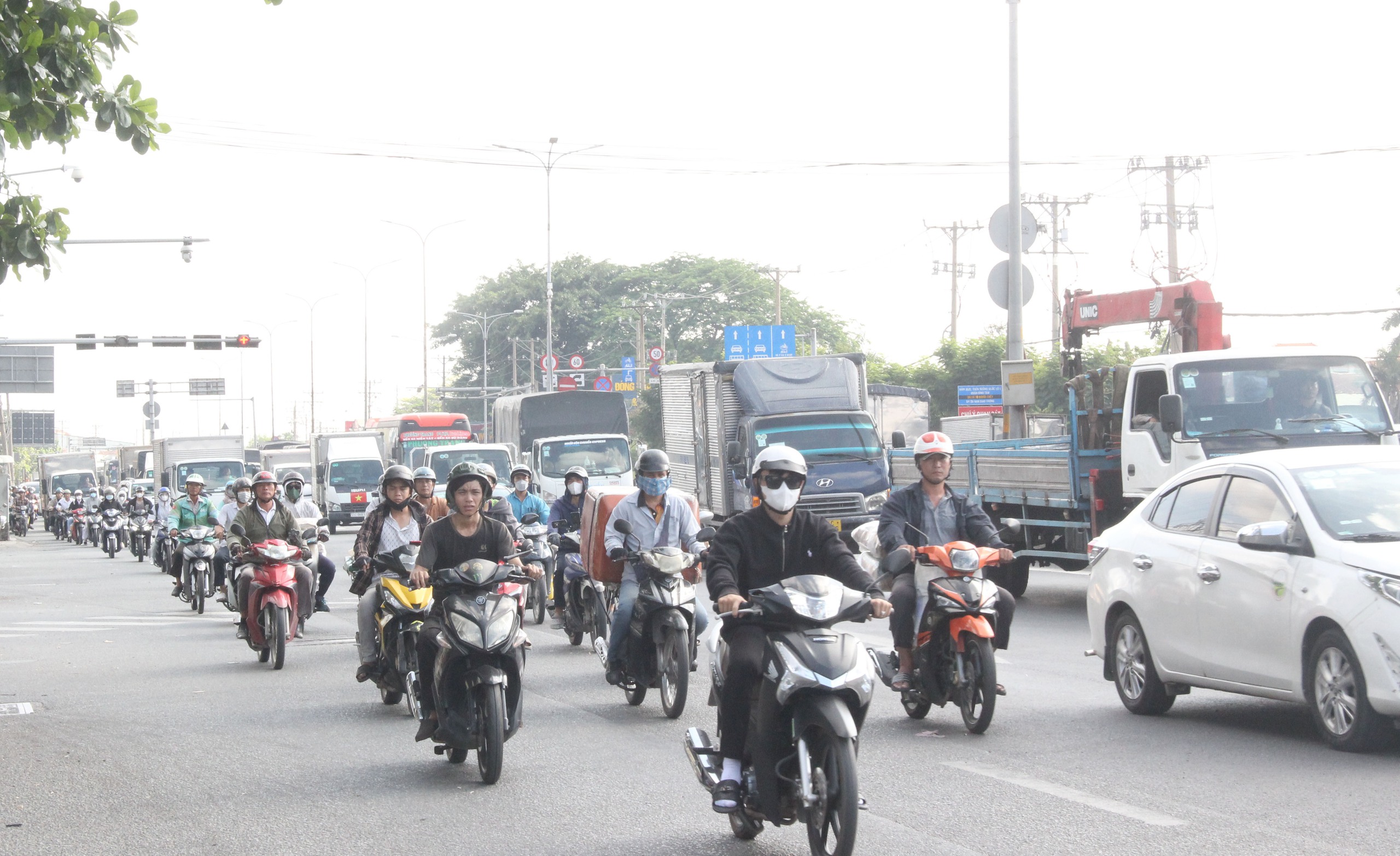 Các bến xe TP. HCM đón 110.900 lượt khách/ngày cao điểm lễ 30/4 - Ảnh 2.