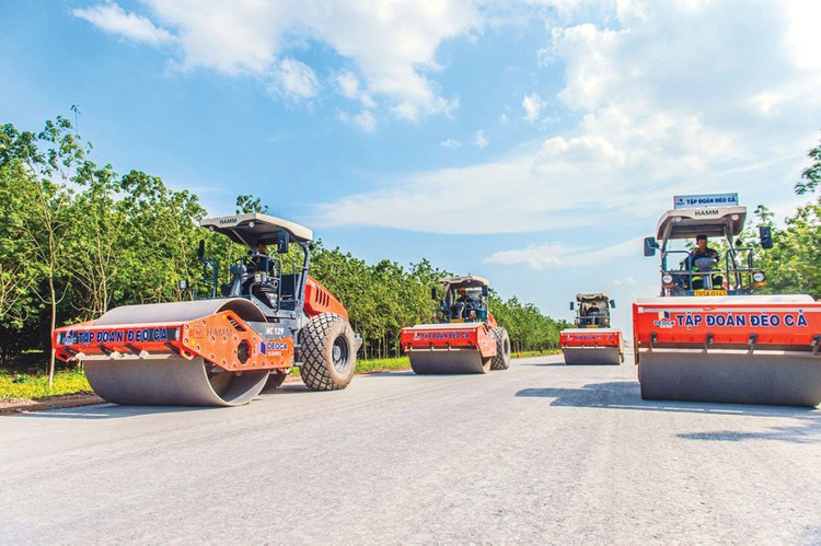 Vẫn thiếu đất đắp thi công dự án đường Hồ Chí Minh đoạn Chơn Thành - Đức Hòa - Ảnh 1.