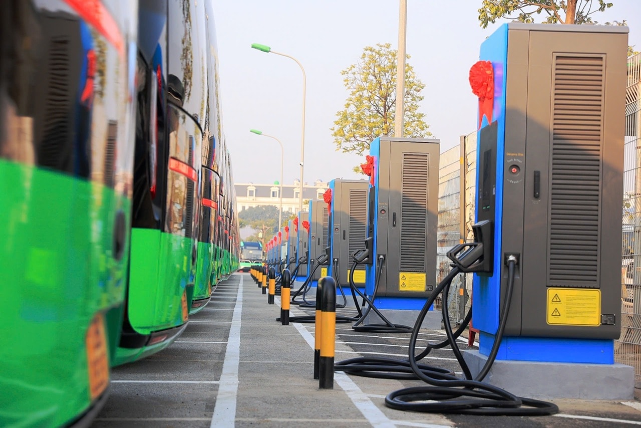 Hà Nội xây dựng phương án hạ tầng trạm sạc, trạm cấp năng lượng cho xe buýt - Ảnh 1.