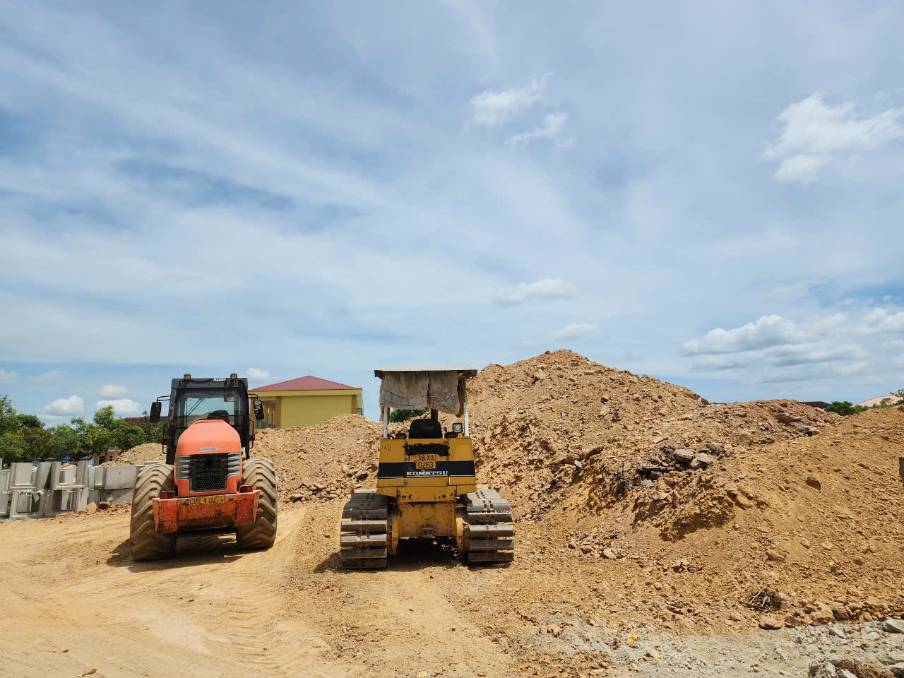 Xem xét thay thế nhà thầu yếu ở dự án nâng cấp QL8C qua Hà Tĩnh - Ảnh 1.