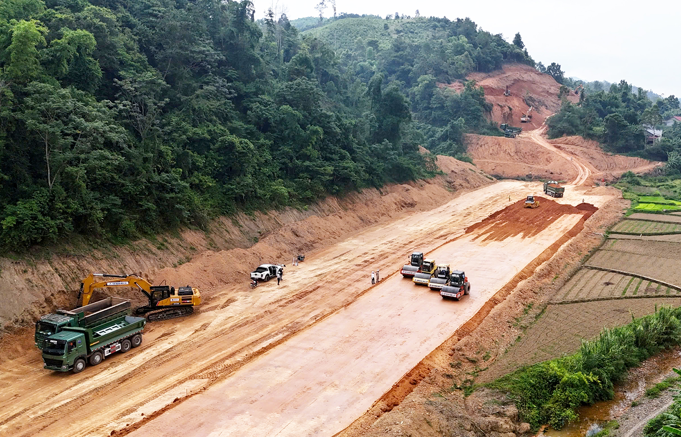 Chuyển động mới ở 4 dự án cao tốc lớn phía Bắc - Ảnh 1.