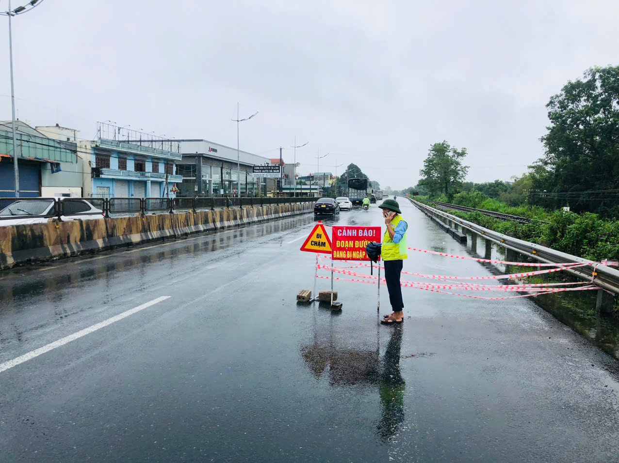 Bảo đảm giao thông an toàn trong suốt thời gian diễn ra kỳ thi tốt nghiệp trung học - Ảnh 3.