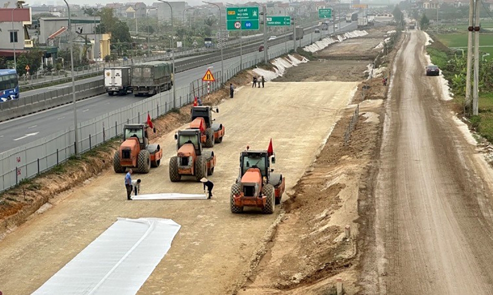 Bộ Xây dựng chỉ đạo đẩy nhanh tiến độ dự án mở rộng cao tốc Cao Bồ - Mai Sơn - Ảnh 1.