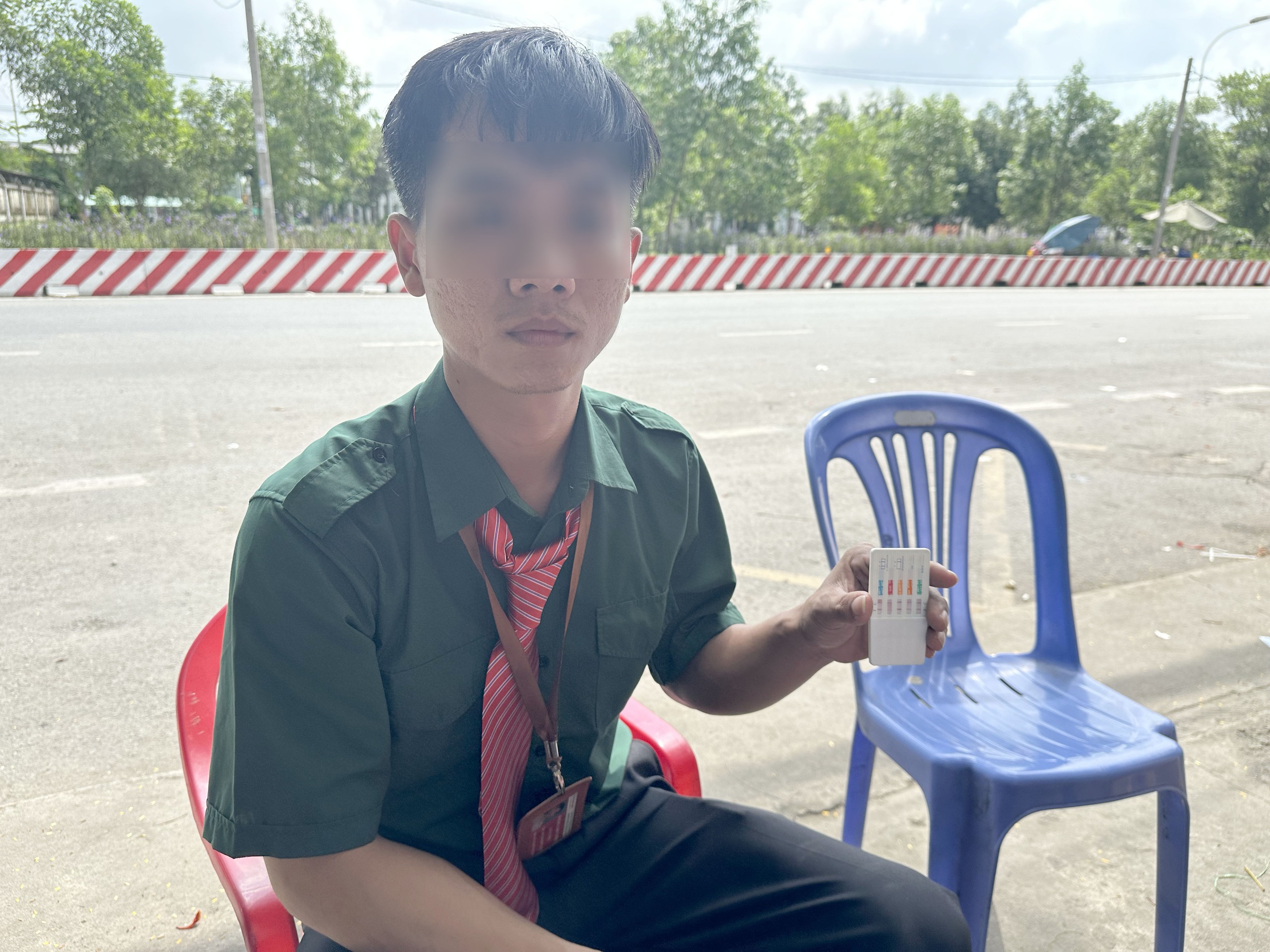 CSGT TP.HCM kiểm tra nồng độ cồn, ma túy đối với tài xế xe buýt - Ảnh 7.