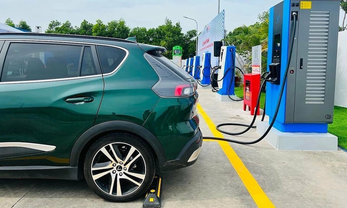 Chuyển đổi xe xăng sang xe điện: Những vấn đề đặt ra trên hành trình xanh - Ảnh 2.