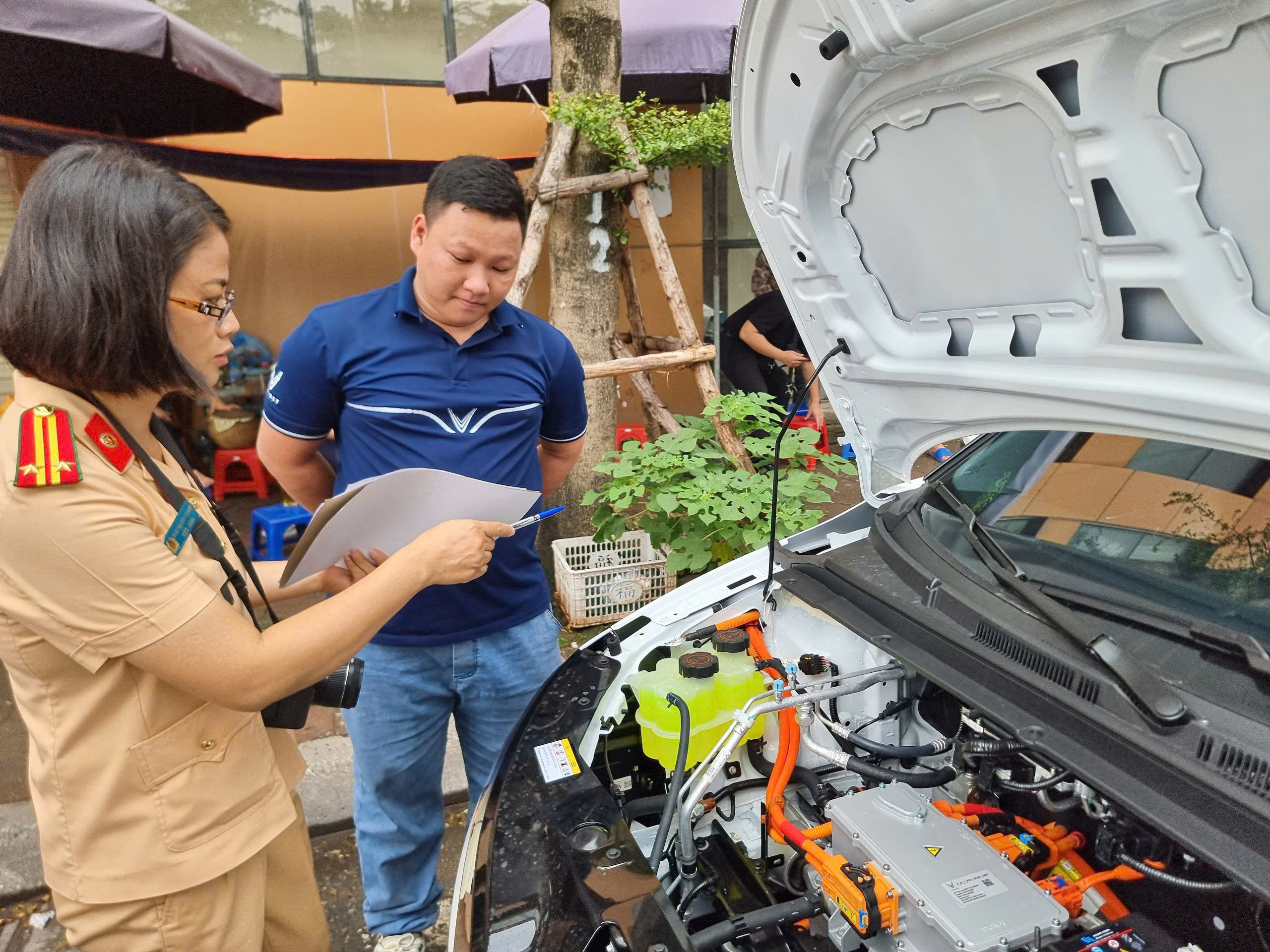 Từ 1/7, đăng ký ôtô, môtô, xe máy chuyên dùng tại cấp xã- Ảnh 1.