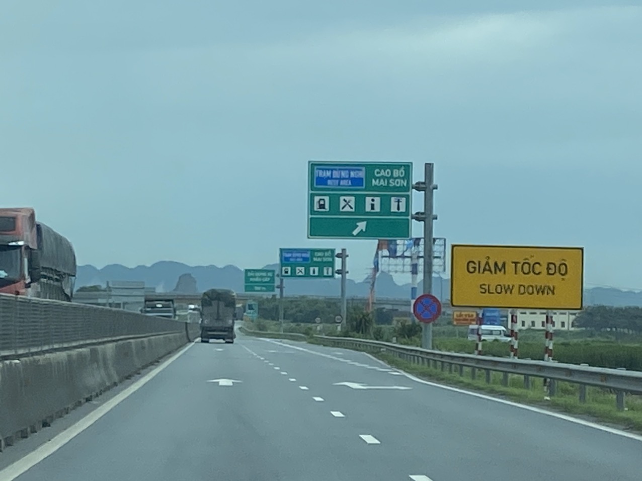 Tăng cường các giải pháp bảo đảm TTATGT - Ảnh 1.