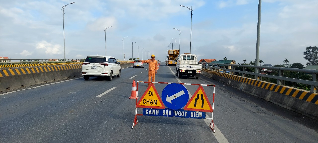 Tăng cường các giải pháp bảo đảm TTATGT - Ảnh 2.