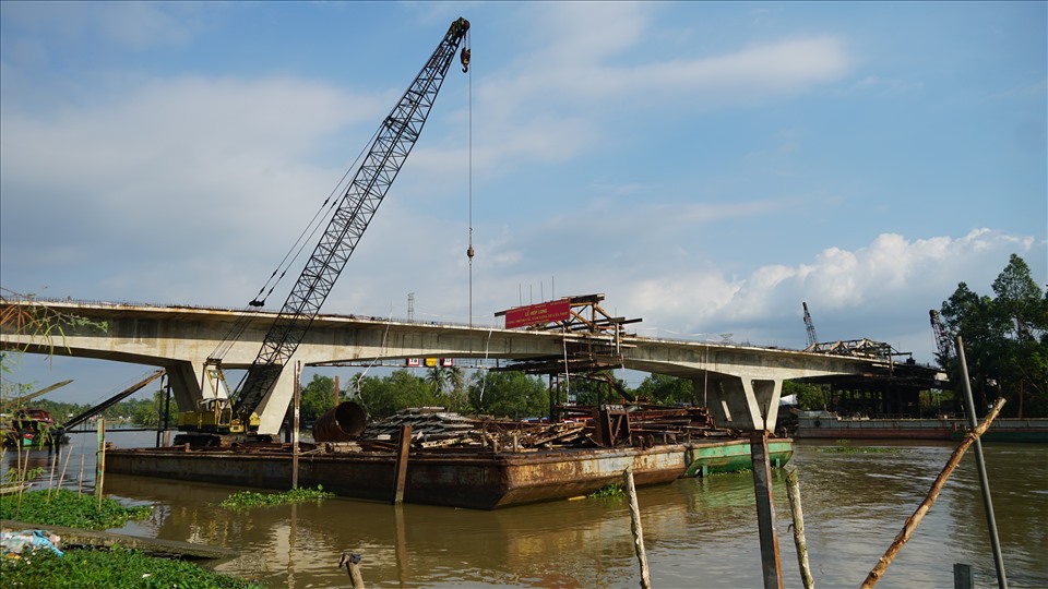 Bộ Xây dựng thúc tiến độ mặt bằng thi công cầu Vàm Xáng - Thị Đội- Ảnh 1.