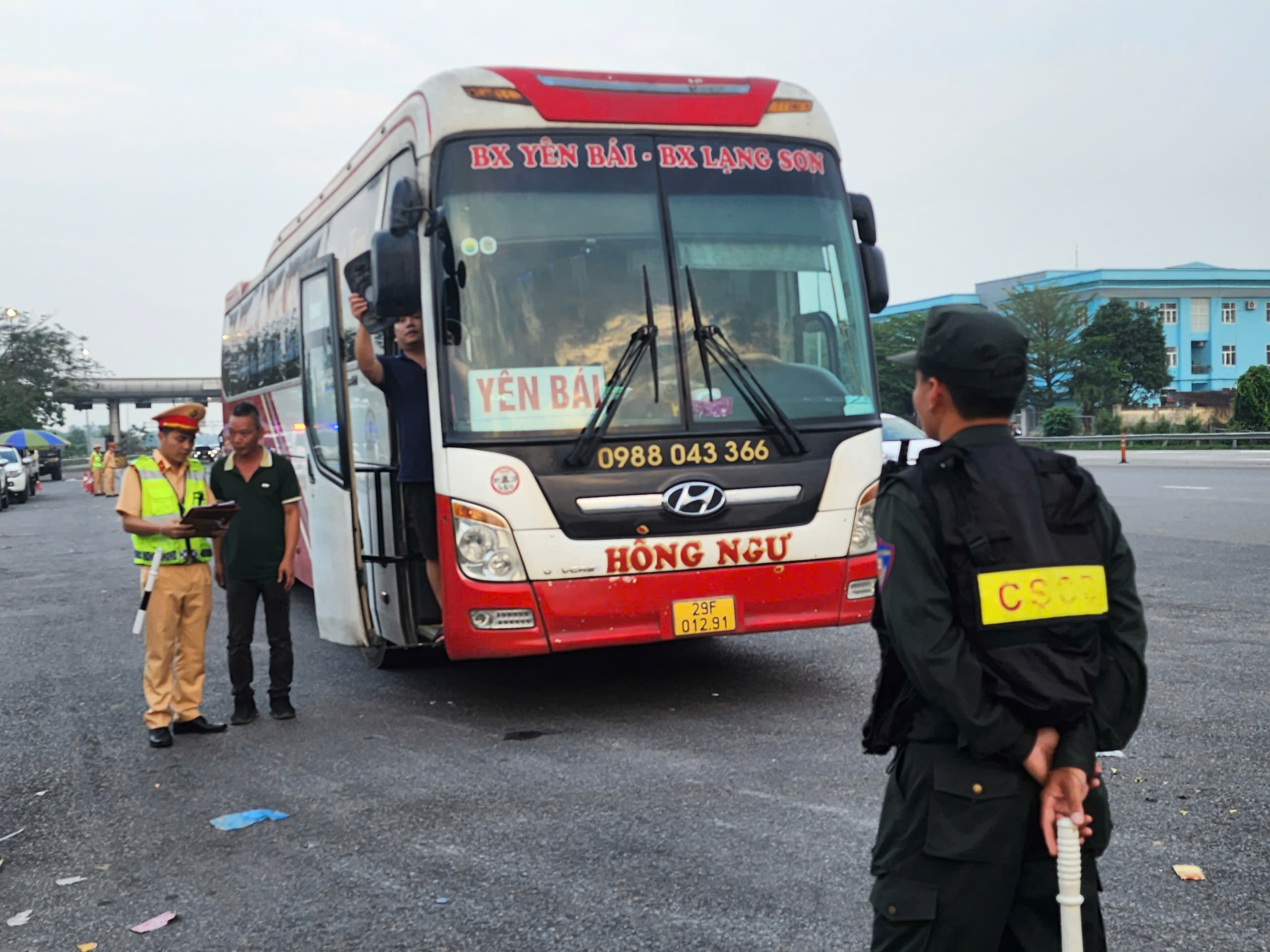 Toàn quốc 6 tháng đầu năm TNGT giảm sâu trên cả 3 tiêu chí - Ảnh 1.