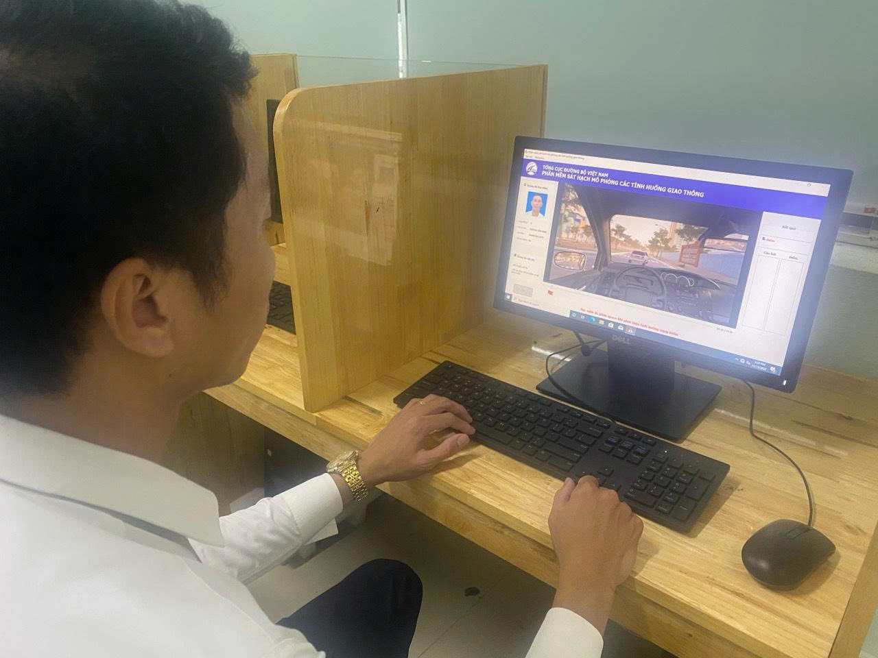 Quy định mới về đào tạo cấp chứng chỉ kiến thức pháp luật đường bộ - Ảnh 2.