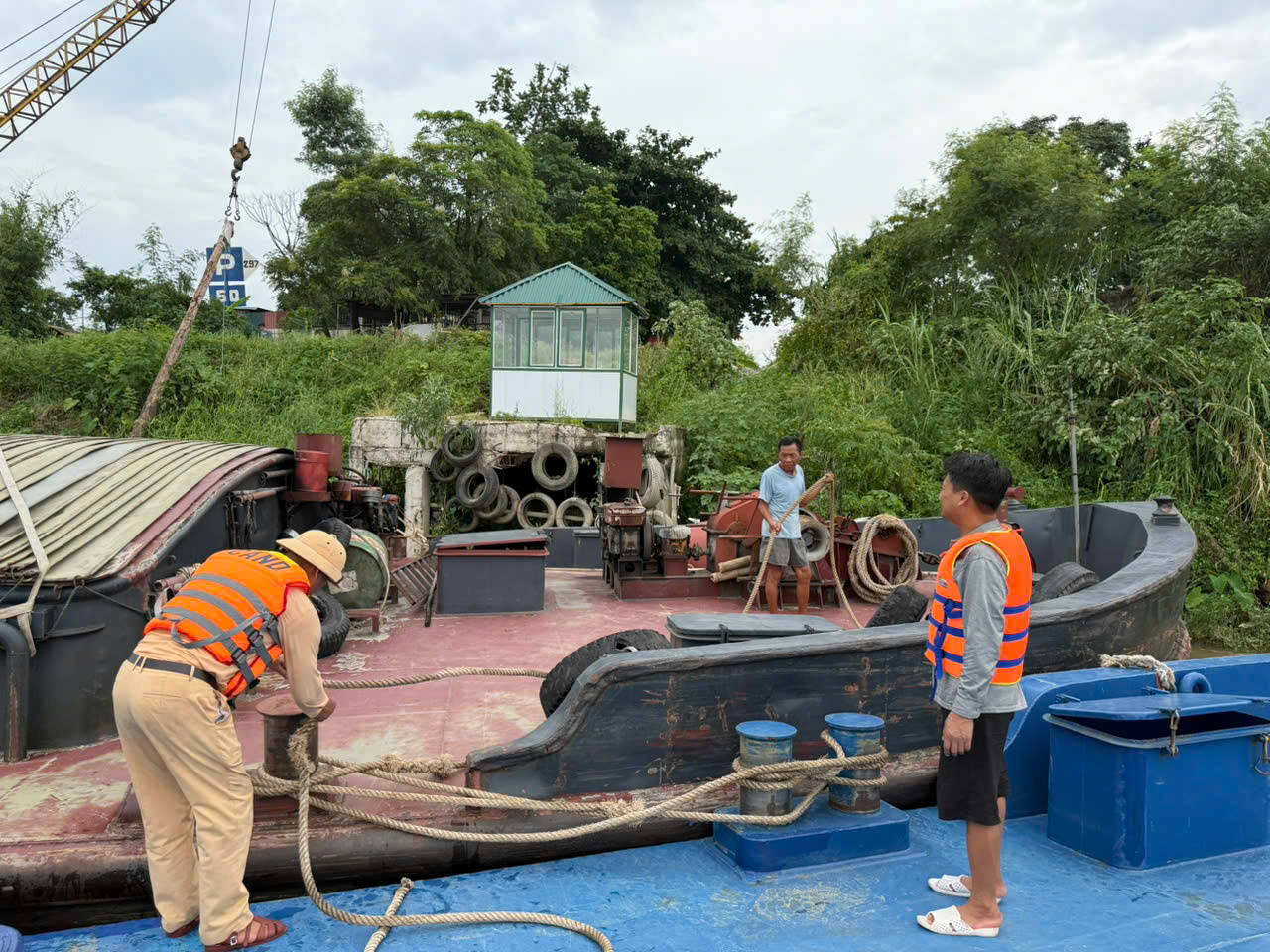 Hà Nội yêu cầu sẵn sàng ứng phó khẩn cấp bão số 3- Ảnh 1. Hà Nội yêu cầu sẵn sàng ứng phó khẩn cấp bão số 3- Ảnh 1.
