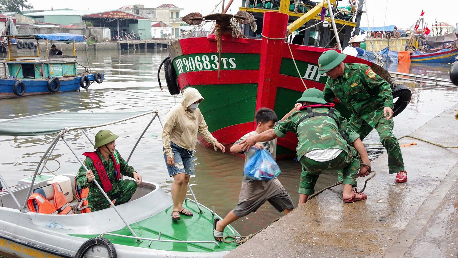 Hải Phòng: Đảm bảo an toàn tuyệt đối cho người dân trước cơn bão số 3 - Ảnh 1.