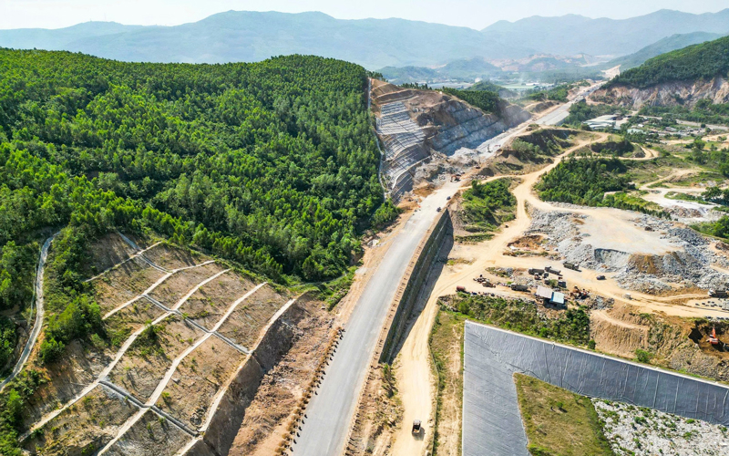 Đề nghị xử lý dứt điểm vướng mắc cao tốc Quy Nhơn - Chí Thạnh - Ảnh 1.