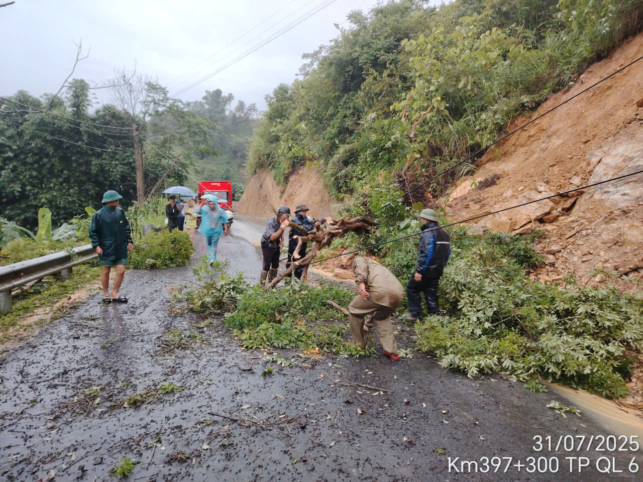 Tập trung ứng phó sạt lở tại các tỉnh miền núi, trung du Bắc bộ - Ảnh 1.