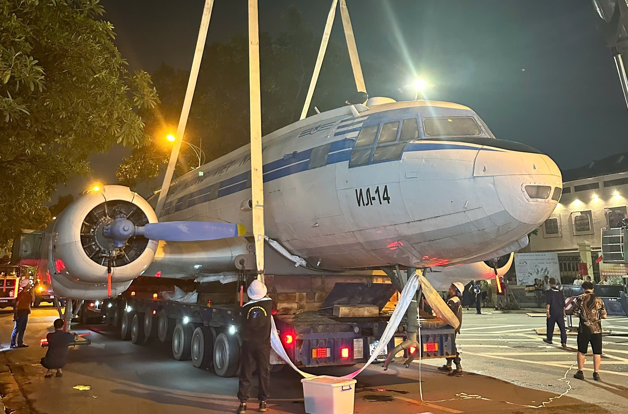 Chuyên cơ từng chở Bác Hồ được trưng bày tại triển lãm 