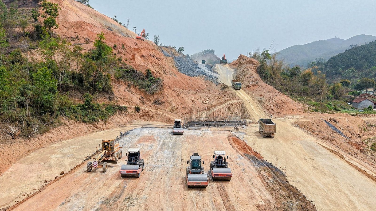 Bộ Xây dựng thúc tiến độ giải ngân vốn đầu tư công - Ảnh 1.