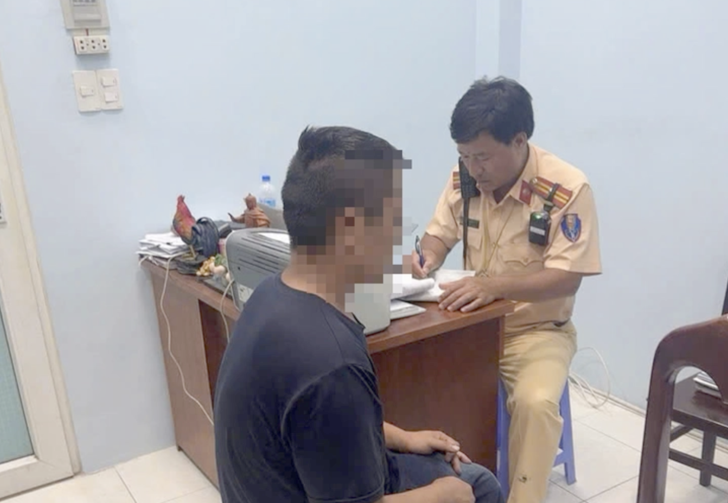 Xử phạt tài xế xe đầu kéo lạng lách trên cao tốc TP.HCM - Long Thành - Dầu Giây- Ảnh 2.