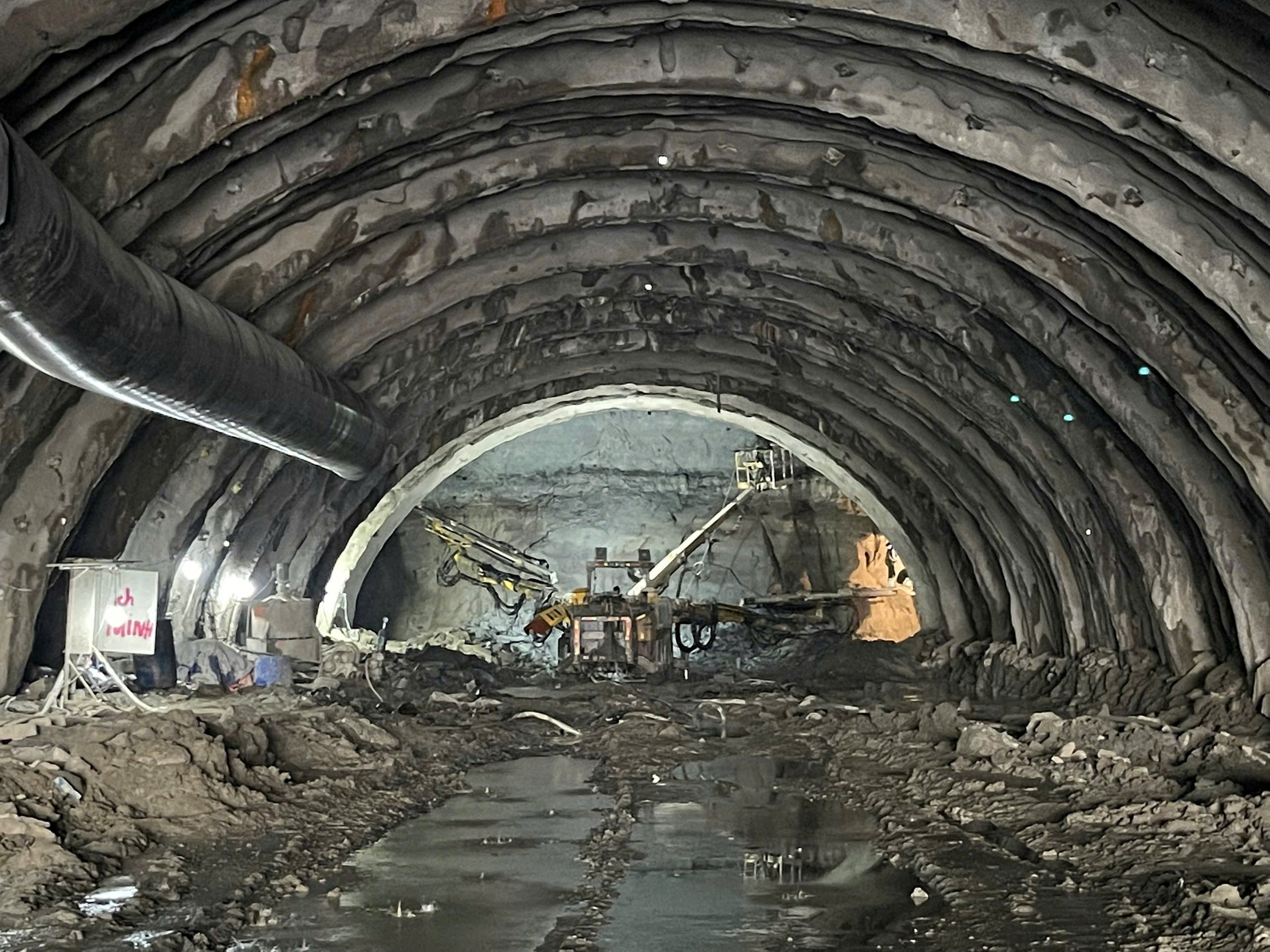 Tiếp nhận thành công Xây dựng hầm đường bộ qua núi theo phương pháp NATM - Ảnh 2.