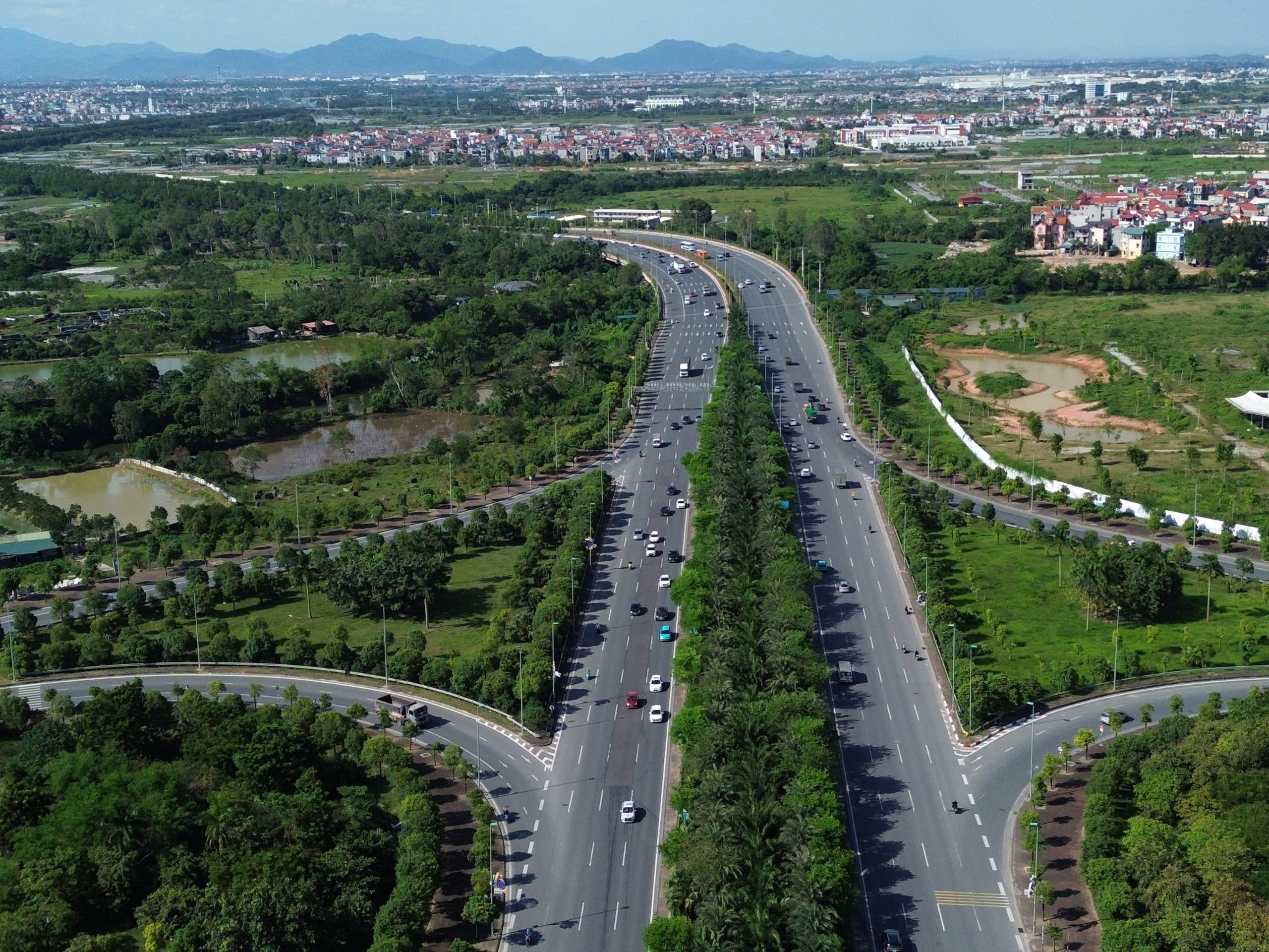 Cục CSGT đề nghị Hà Nội phân làn trên Đại lộ Thăng Long và đường Võ Nguyên Giáp- Ảnh 1.