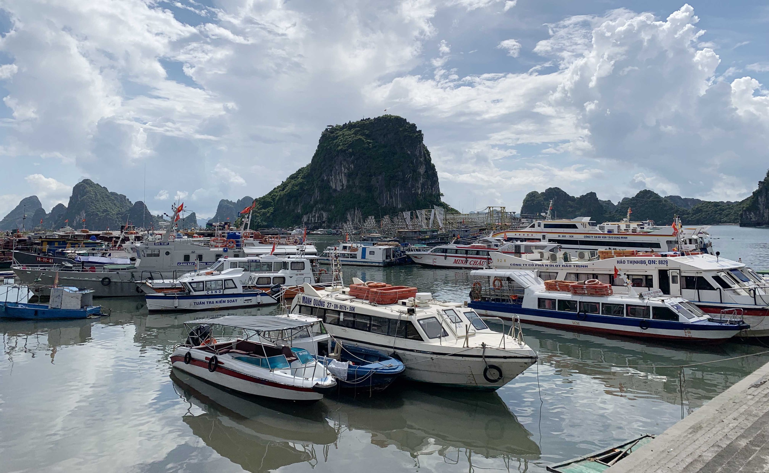 Tạm ngừng cấp phép tàu ra khơi tại khu vực biển miền Đông của tỉnh Quảng Ninh - Ảnh 1.