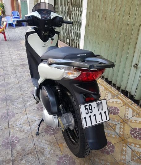 Thú chơi xe - Honda SH chưa đổ xăng, biển ngũ quý rao bán hơn 1 tỷ đồng (Hình 4).