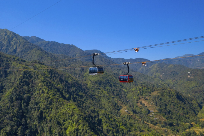 Cáp treo Fansipan băng qua thung lũng Mường Hoa (1