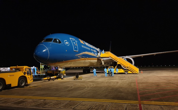 Chuyến bay chở 317 công dân từ Canada hạ cánh SB V