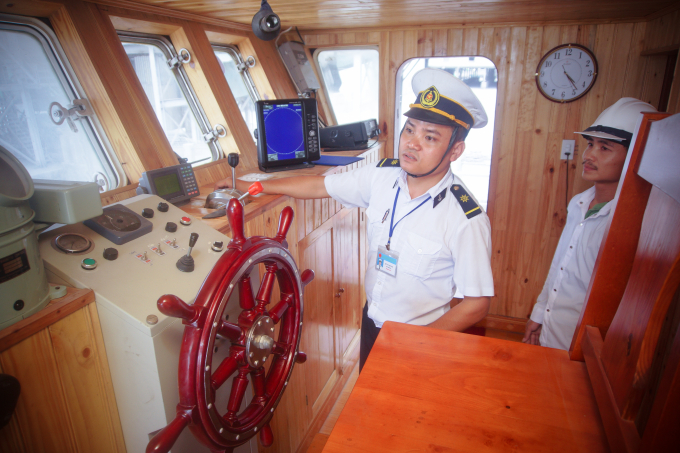 Lực lượng Cảng vụ ĐTNĐ kiểm tra thiết bị theo quy 