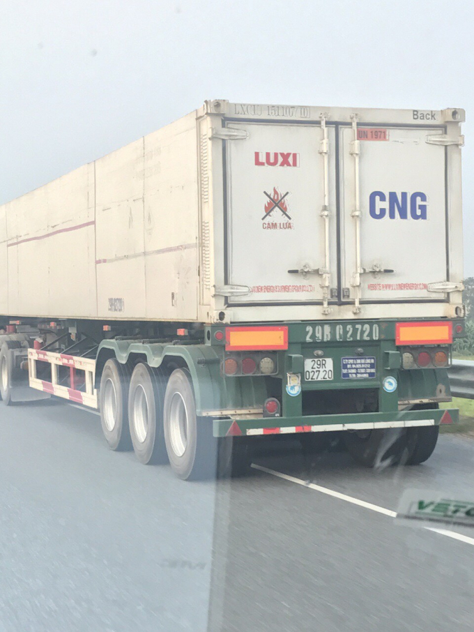 Xe tải trọng lớn bất chấp nguy hiểm, vô tư sử dụng