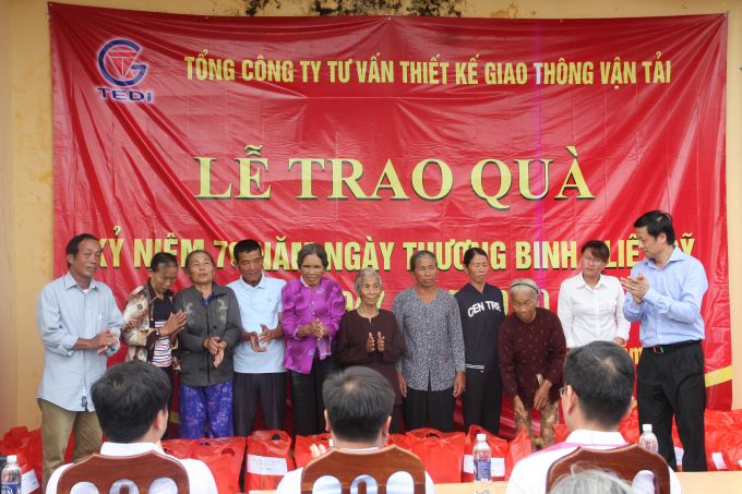 Lễ Trao quà gia đình chính sách huyện Gio Linh (1)