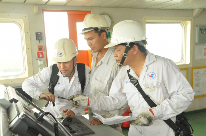 Đăng kiểm viên bậc cao hướng dẫn nghiệp vụ cho đăn