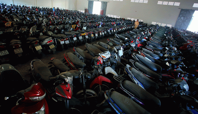 Vô số xe máy vi phạm giao thông bị thu giữ nhưng k
