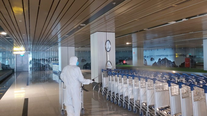 Sân bay Vân Đồn (Quảng Ninh) được phun xịt khử trù