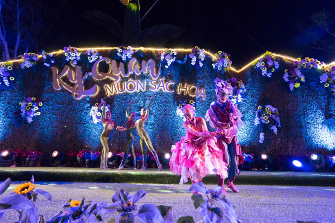 anh 2- Le hoi ky quan muon sac hoa