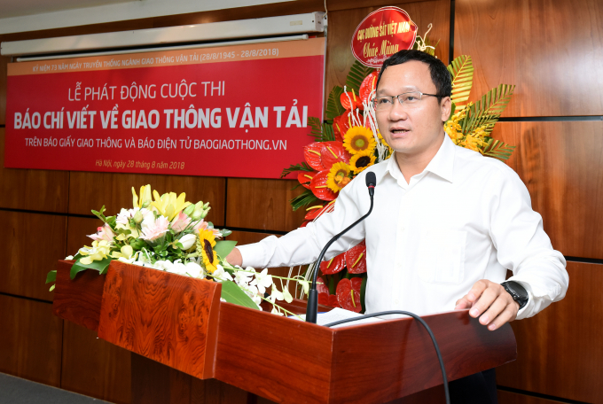 Khuất Việt Hùng