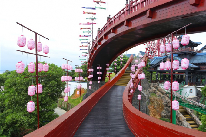 Khung canh Le hoi Mat troi moc Sun World Halong Co