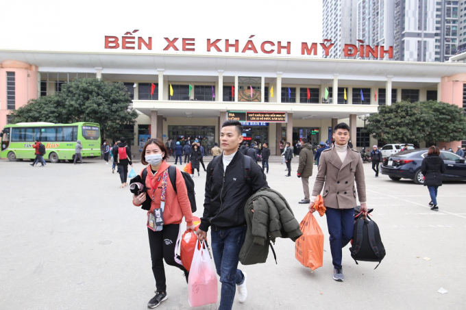 xe-ve-que-an-tet-ba-con-cu-ra-ben-la-co-xe-di-