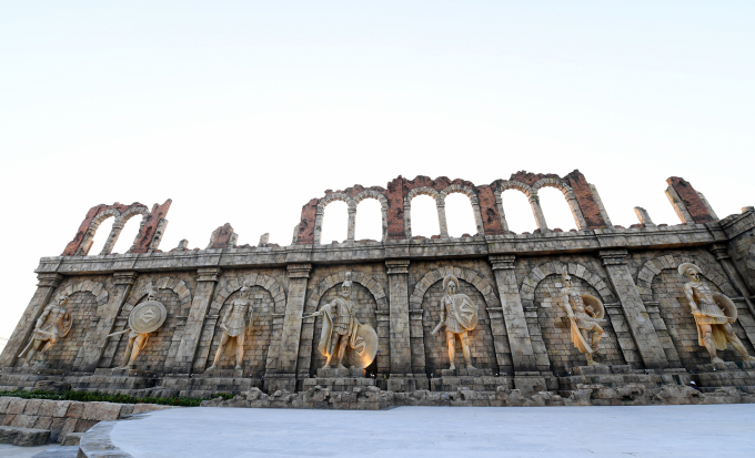 Ga đi cáp treo Hòn Thơm mô phỏng Đấu trường La Mã