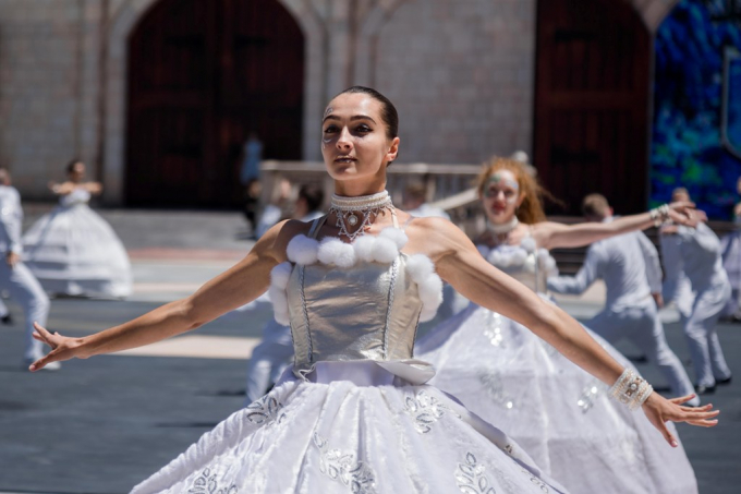 Vũ hội Ánh dương (2)